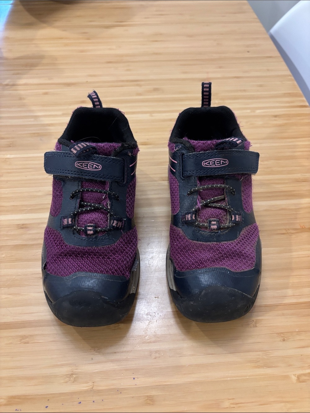 Keen Kids Plum and Black Hook-and-Loop Sneakers